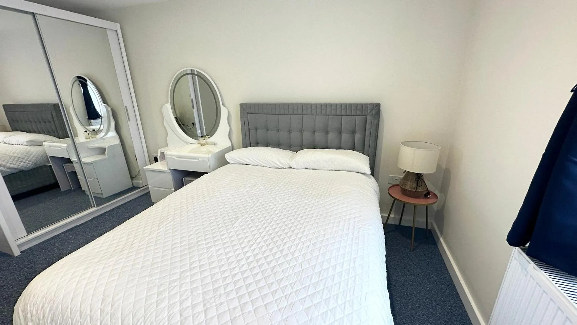 Newly Renovated Bedrooms Near Train And Bus Station London