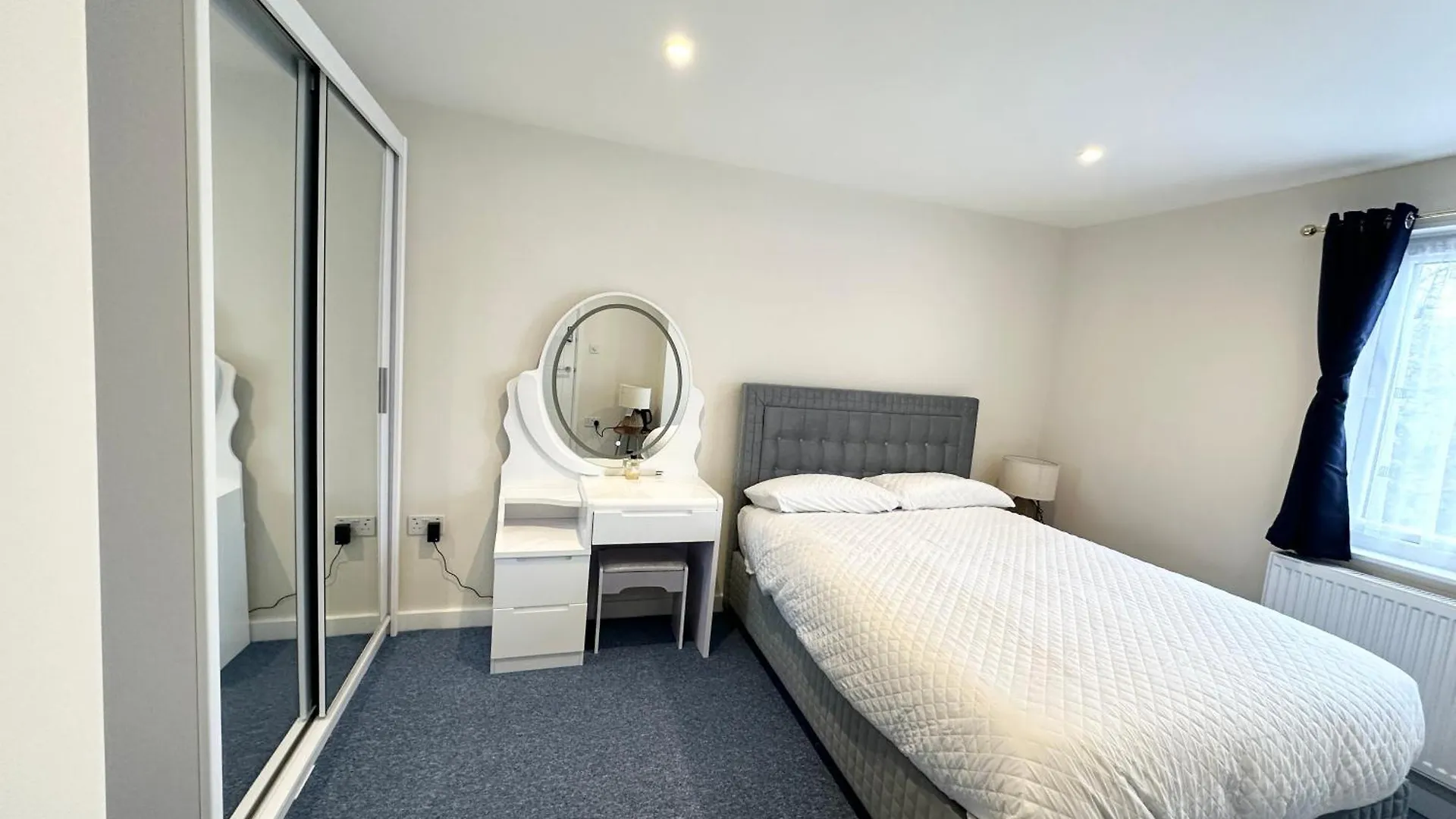 Apartment Newly Renovated Bedrooms Near Train And Bus Station London