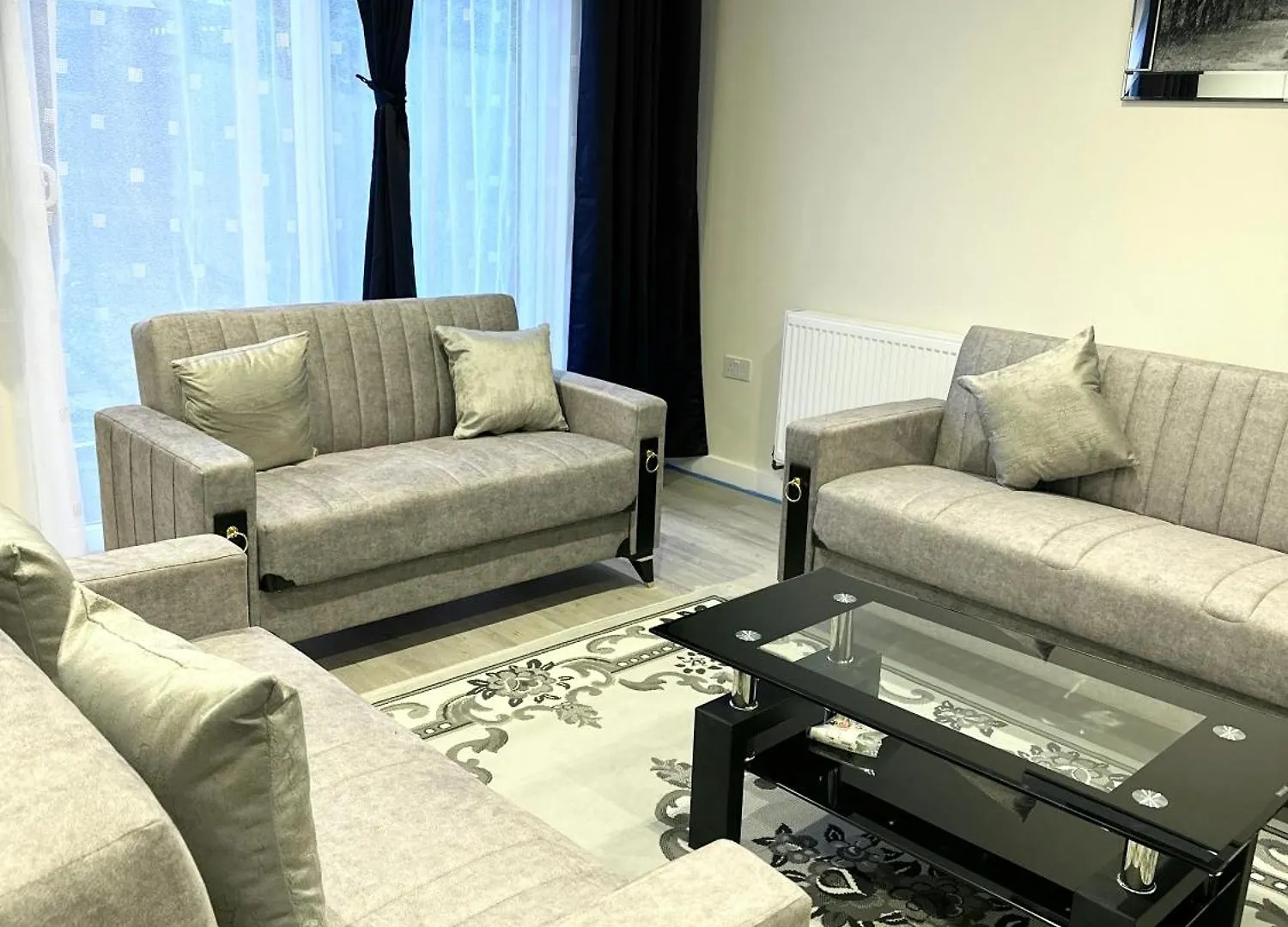 Newly Renovated Bedrooms Near Train And Bus Station London 0*,
