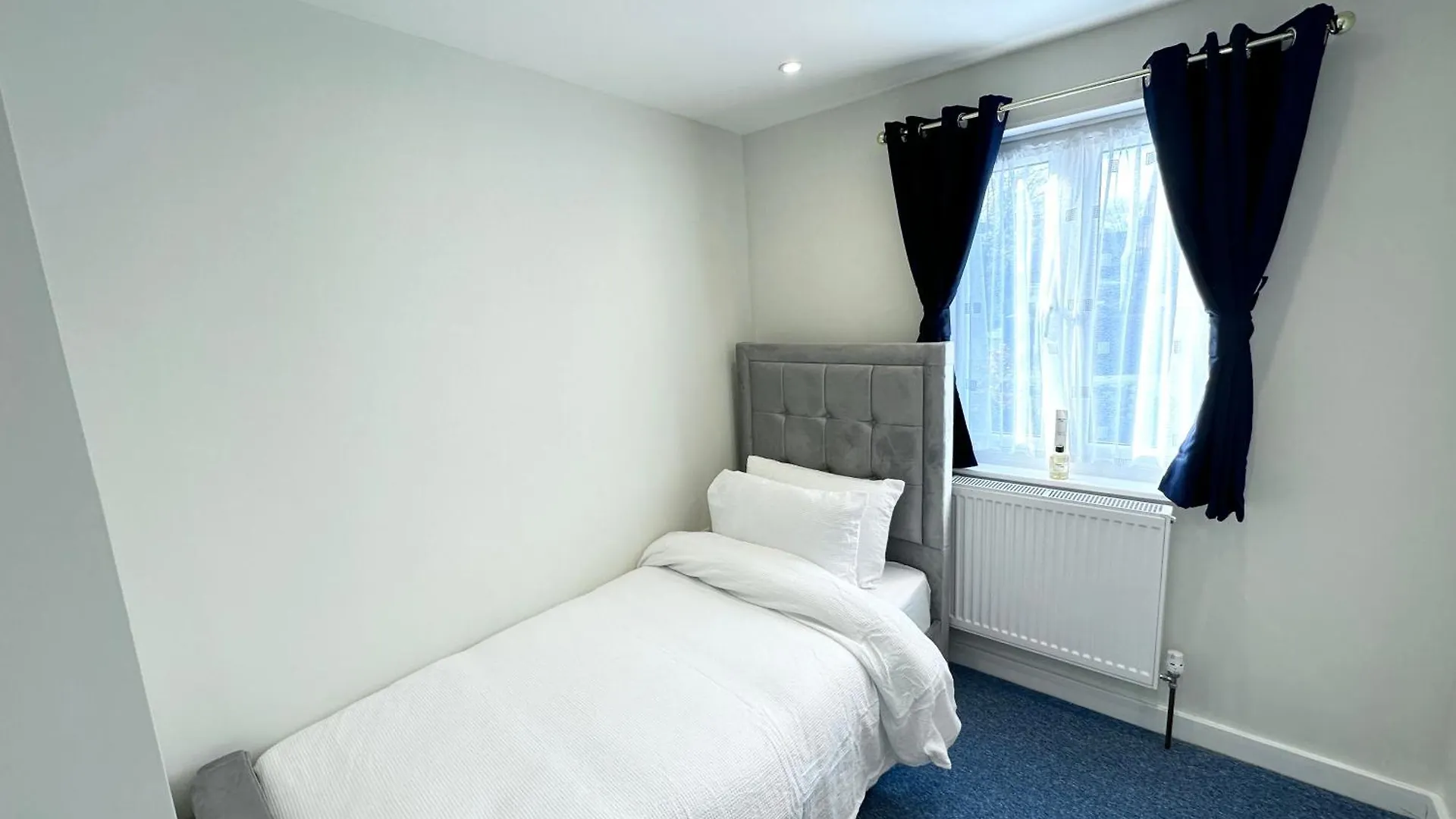Newly Renovated Bedrooms Near Train And Bus Station London United Kingdom