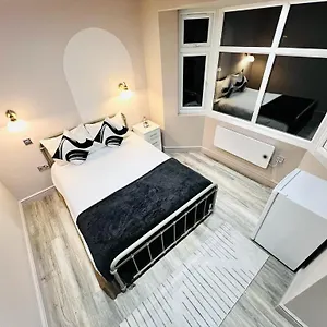 Crescent House Location Ensuites Great Value Guest house